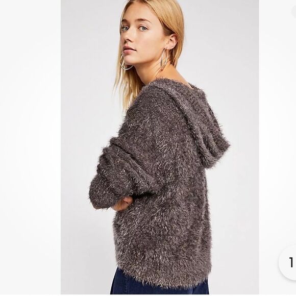 Free People‎ Women’s L Fuzzy Light As a Feather Hoodie Sweater  Grey Cozy New - Picture 8 of 10